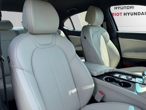 Used 2025 Genesis G70 2.5T AWD/4WD image 11