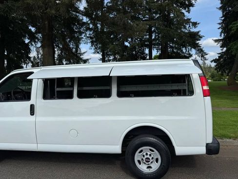 Used 2009 GMC Savana 3500 RWD image 24