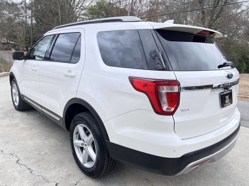 Used 2017 Ford Explorer XLT w/ Equipment Group 201A image 9