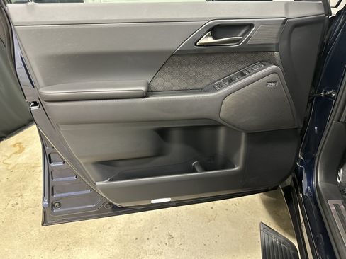 Used 2024 Lexus GX 550 w/ Accessory Package (Z1) AWD/4WD image 14