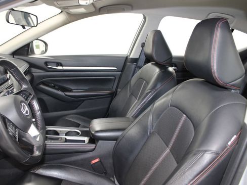 Used 2024 Nissan Altima 2.5 SR FWD image 13