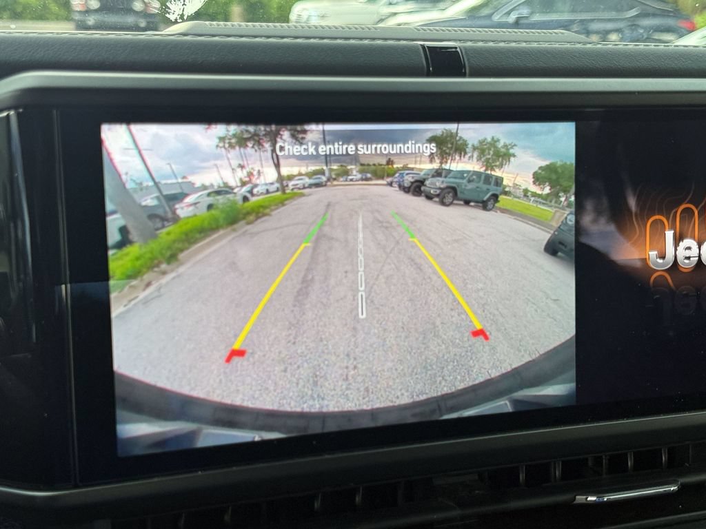Used 2026 Jeep Wrangler Unlimited Sahara AWD/4WD image 18