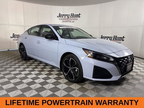 Used 2023 Nissan Altima 2.5 SR image 4