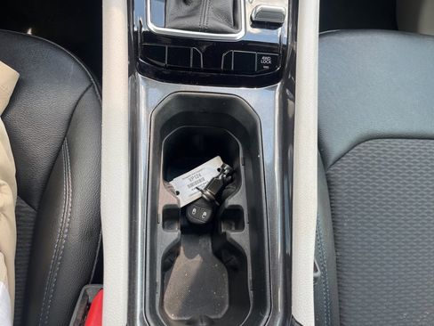 Used 2024 Jeep Compass Latitude image 11