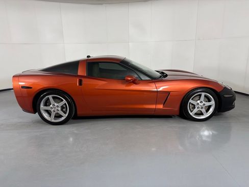 Used 2005 Chevrolet Corvette Coupe w/ Preferred Equipment Group RWD image 9