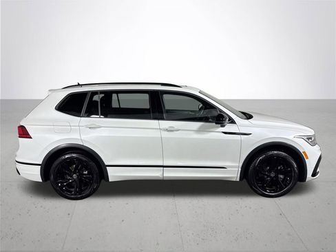 Certified 2023 Volkswagen Tiguan SE R-Line image 5