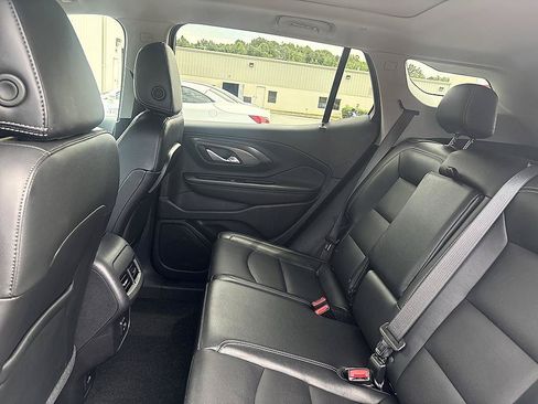 Used 2024 GMC Terrain SLT FWD image 19