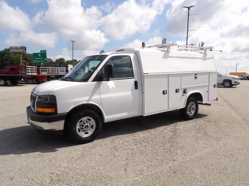 Used 2020 GMC Savana 3500 w/ Power Convenience Package RWD image 3