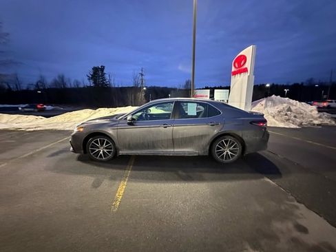 Used 2024 Toyota Camry SE w/ Cold Weather Package image 6