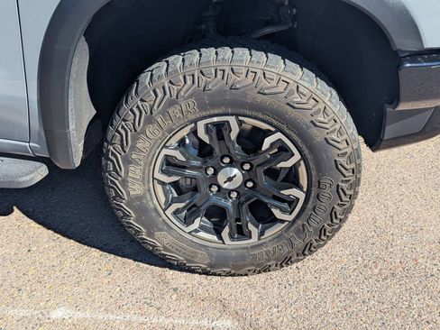 Used 2024 Chevrolet Silverado 1500 ZR2 image 5