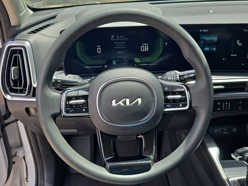 Certified 2024 Kia Sorento LX FWD image 28