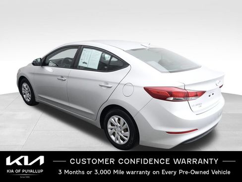 Used 2018 Hyundai Elantra SE w/ SE Connectivity Package 04 FWD image 7