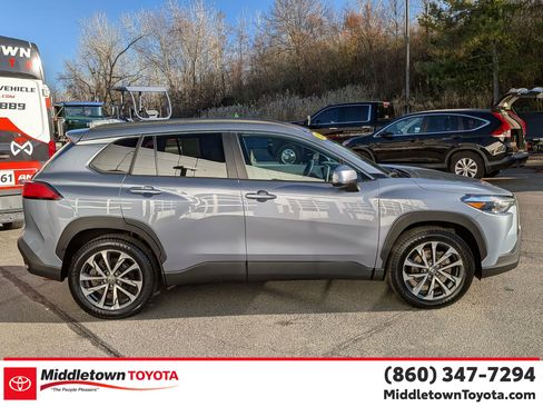 Used 2023 Chevrolet Colorado LT image 2