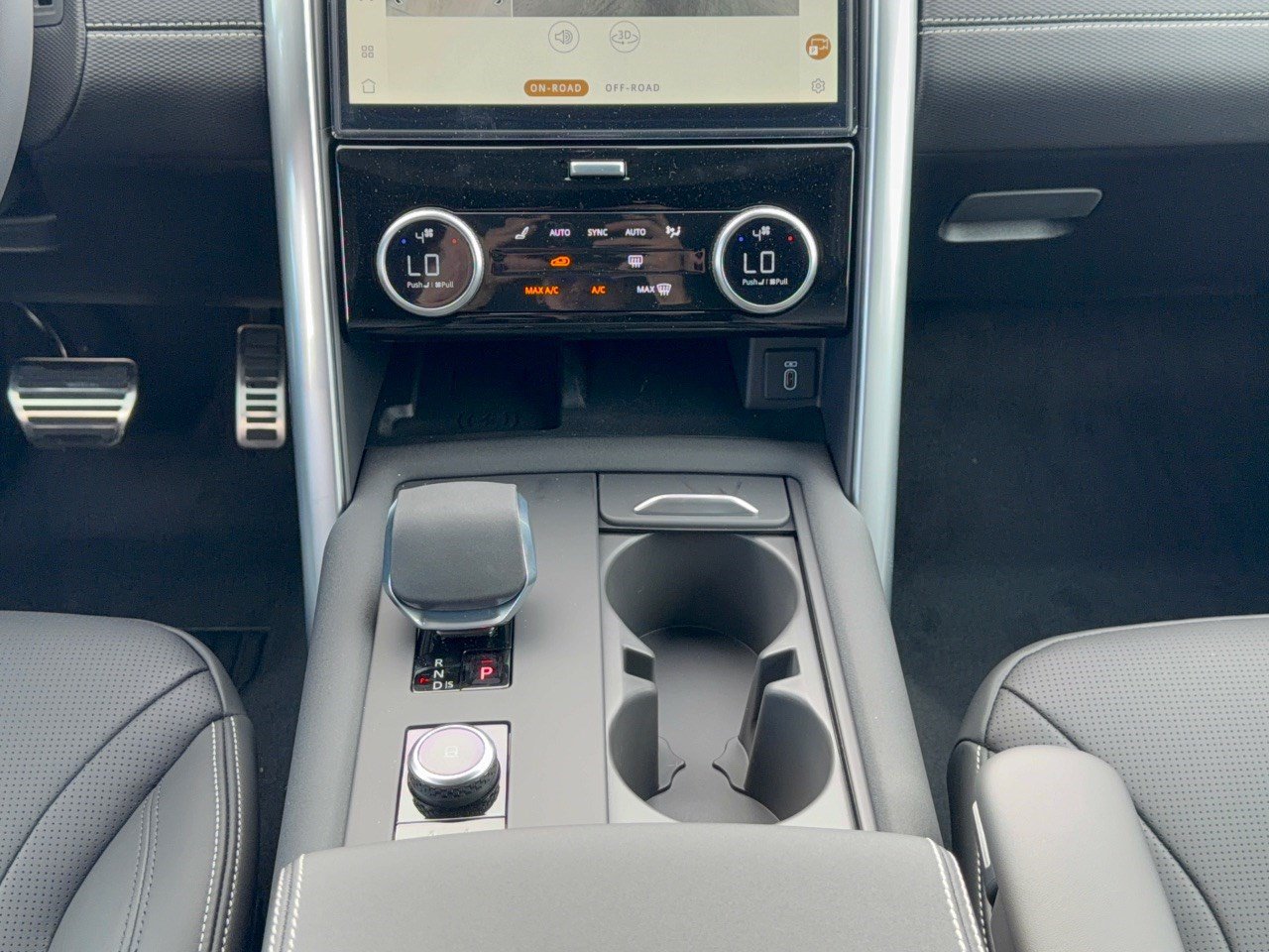 New 2026 Land Rover Discovery Limited Edition AWD/4WD image 22