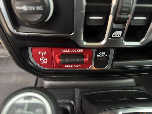 Used 2021 Jeep Gladiator Mojave w/ Dual Top Group AWD/4WD image 33