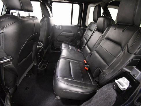 Used 2020 Jeep Wrangler Unlimited Sahara image 14