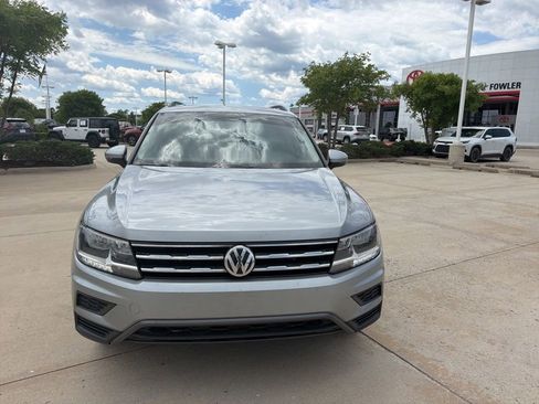 Used 2021 Volkswagen Tiguan SE FWD image 2