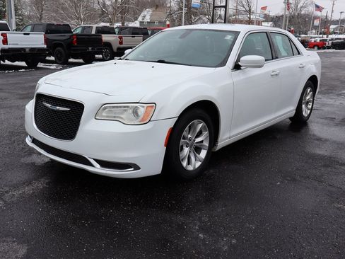 Used 2016 Chrysler 300 Limited image 28