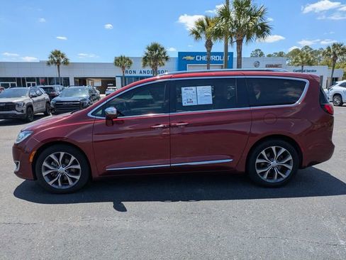 Used 2017 Chrysler Pacifica Limited FWD image 7