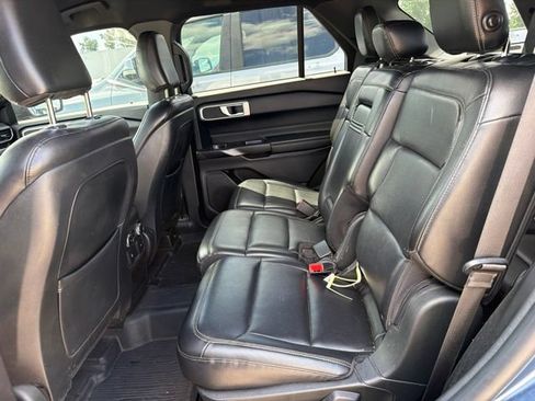 Used 2020 Ford Explorer XLT w/ Equipment Group 202A AWD/4WD image 7