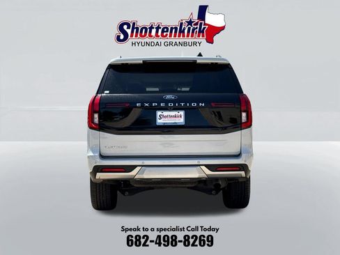 Used 2025 Ford Expedition Platinum AWD/4WD image 7