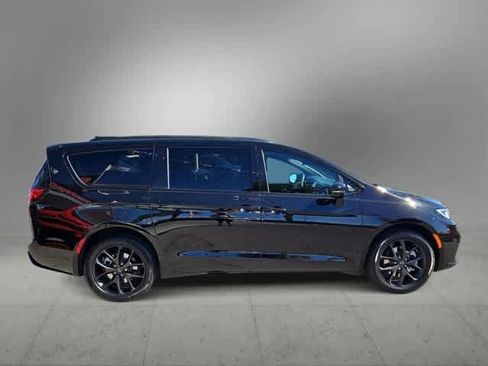 New 2026 Chrysler Pacifica Select AWD/4WD image 9