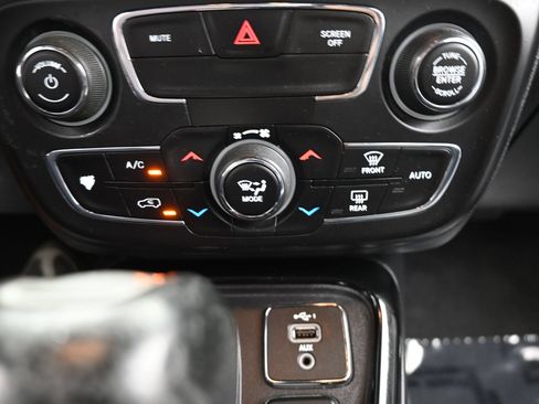 Used 2019 Jeep Compass Limited AWD/4WD image 19