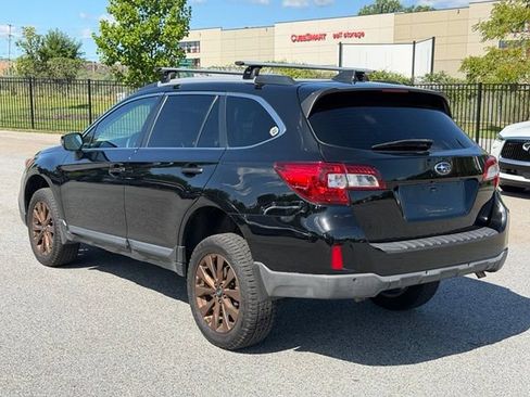 Used 2017 Subaru Outback 3.6R Touring AWD/4WD image 5