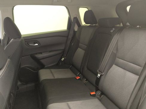 Used 2024 Nissan Rogue SV image 18