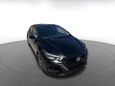 Used 2025 Nissan Versa SV image 3