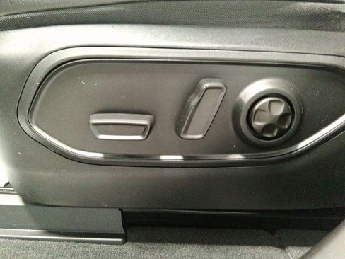 Used 2023 Jeep Grand Cherokee Limited AWD/4WD image 21
