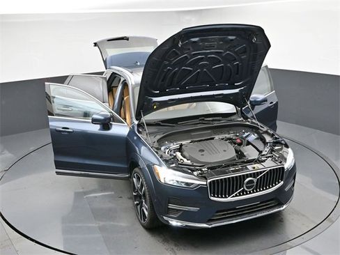Used 2023 Volvo XC60 B5 Ultimate w/ Protection Package Premier image 50