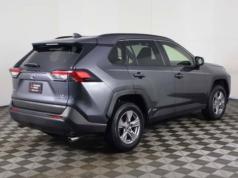 Used 2022 Toyota RAV4 LE image 7