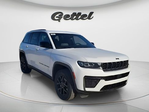 New 2026 Jeep Grand Cherokee Altitude RWD image 2