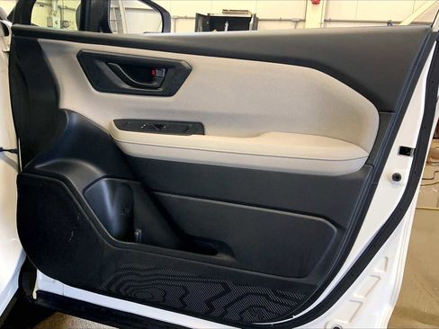 Certified 2025 Subaru Forester image 22