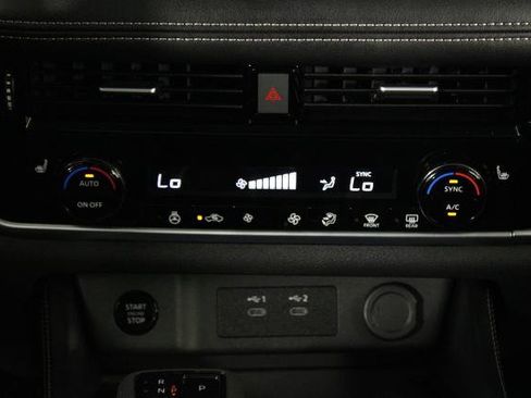 Certified 2024 Nissan Rogue Platinum FWD image 23