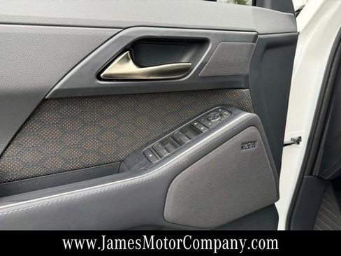 Used 2025 Lexus GX 550 w/ Accessory Package (2T) image 11