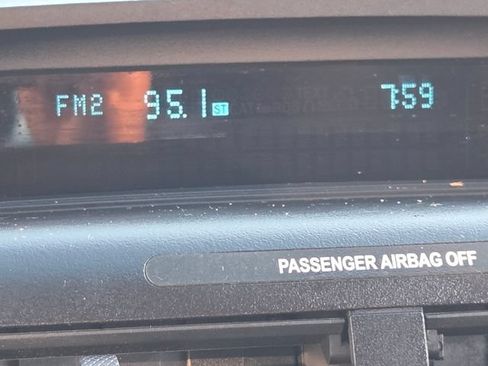 Used 2011 Ford Escape XLS w/ 102A Rapid Spec Order Code FWD image 19