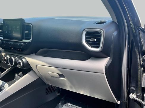Used 2025 Hyundai Venue SEL FWD image 19