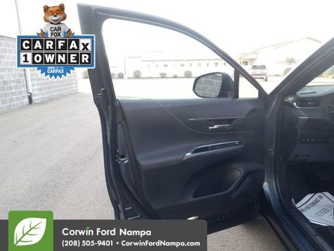 Used 2023 Toyota Venza XLE image 10