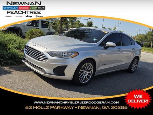 Used 2019 Ford Fusion SE FWD image 1