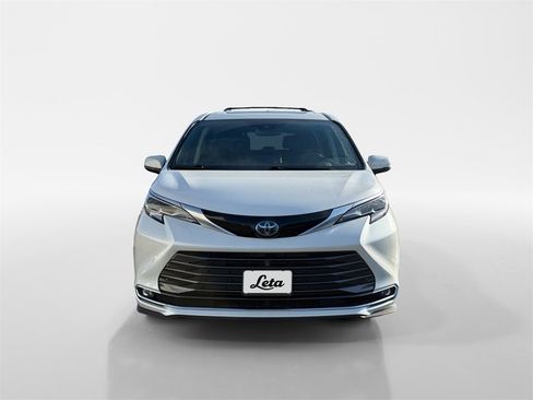 Used 2021 Toyota Sienna Platinum image 8