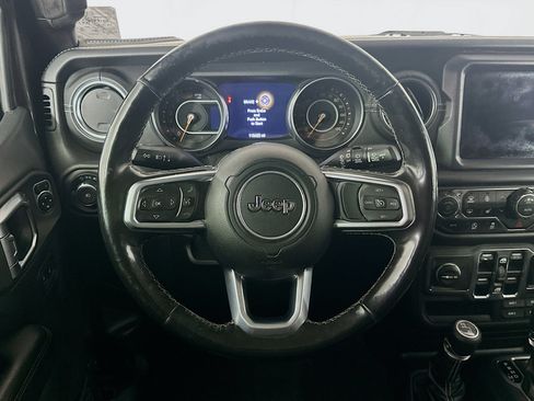 Used 2019 Jeep Wrangler Unlimited Sahara AWD/4WD image 17