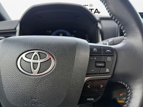 Used 2025 Toyota Camry SE image 26