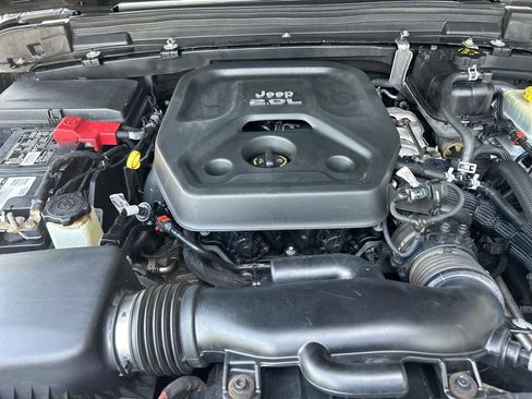 Used 2019 Jeep Wrangler Unlimited Sahara image 22