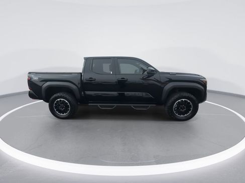 Used 2025 Toyota Tacoma TRD Sport AWD/4WD image 9