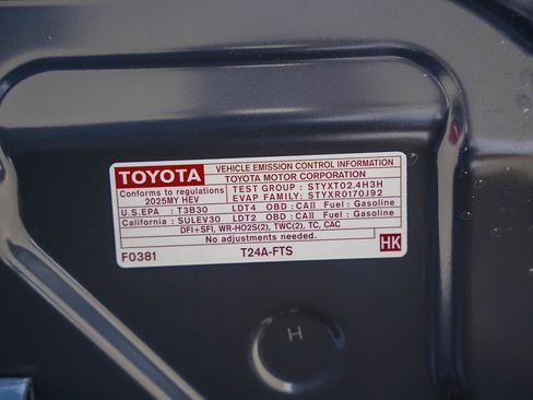 New 2025 Toyota Tacoma TRD Off-Road image 15