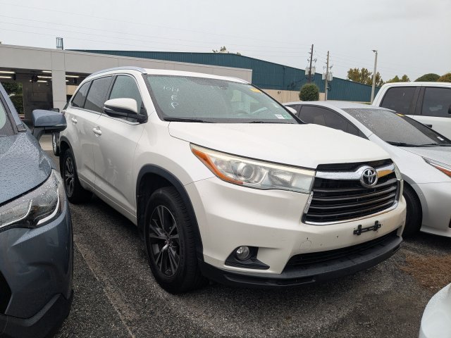 Used 2016 Toyota Highlander XLE AWD/4WD image 1