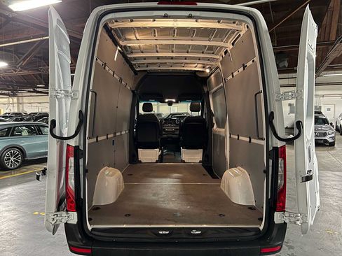 Used 2025 Mercedes-Benz Sprinter 2500 image 17