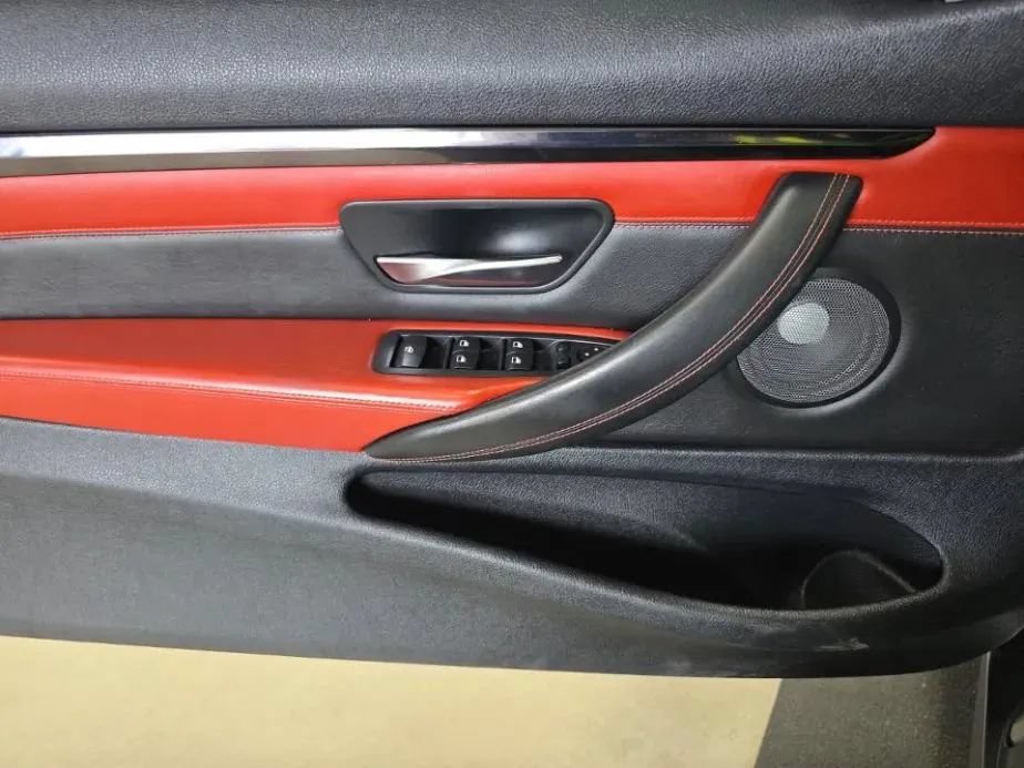 Used 2015 BMW M4 Convertible RWD image 9